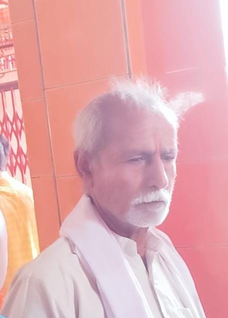 खंभे के स्टे तार में उतरा करंट