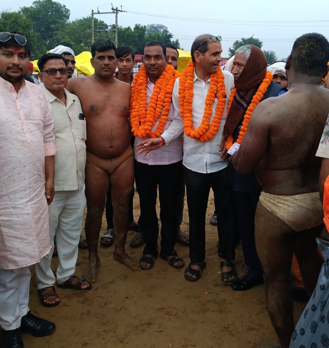 मेढ़ा के ऐतिहासिक दंगल में जौनपुर केसरी राजबहादुर ने मारी…