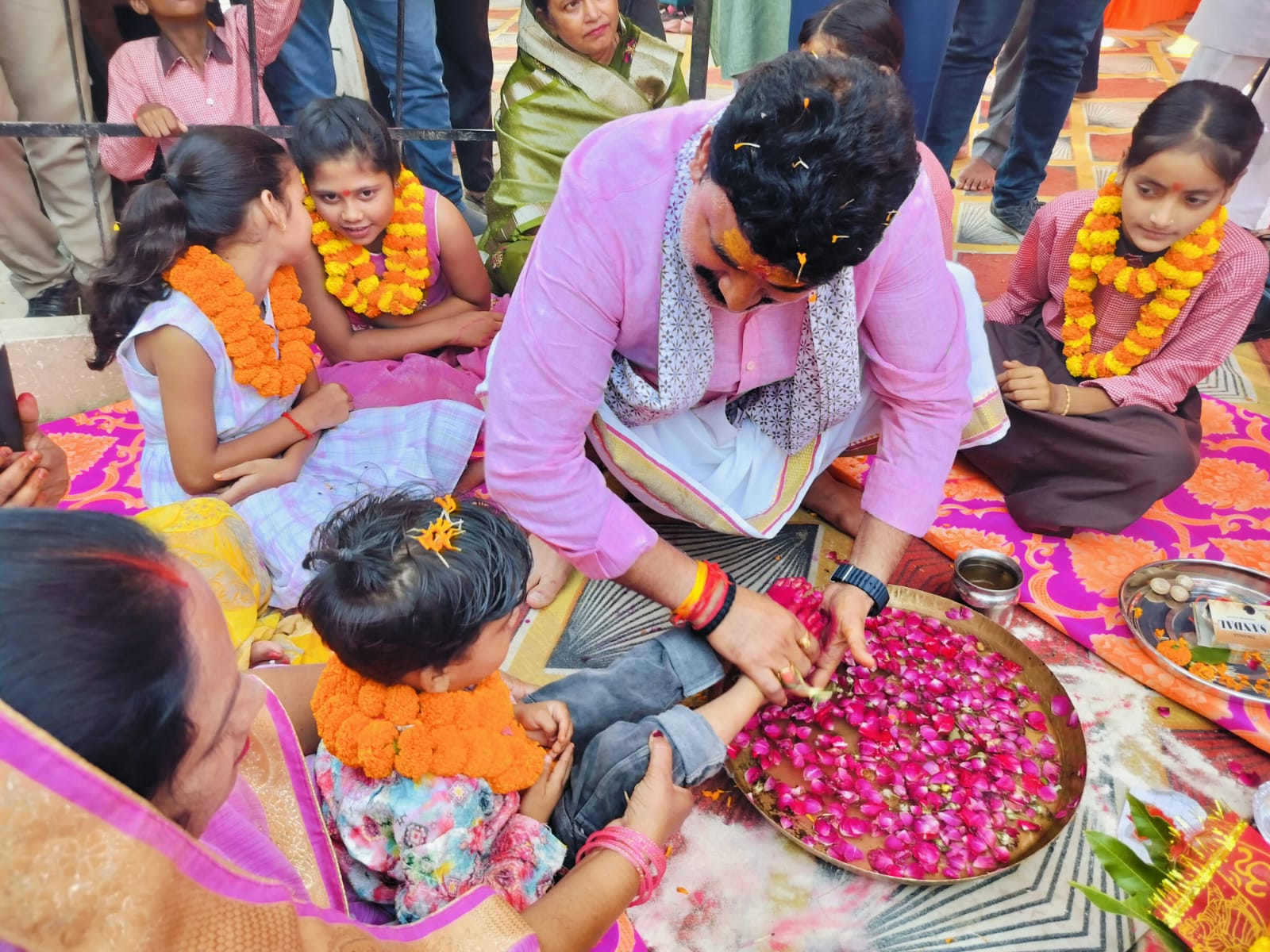 विधायक रमेश चंद्र मिश्रा ने 251 कन्याओं का किया पूजन-अर्चन*