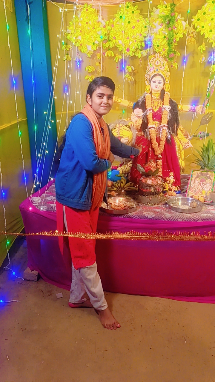 प्रतापगढ़: रोशनी प्रजापति ने अपनी कला से रची भक्ति की अनूठी…