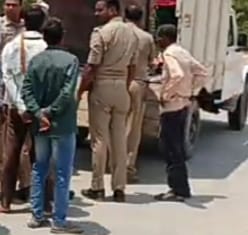 *पूरा मुकुंद के पास फोरलेन पर अज्ञात वाहन की चपेट में आने से बाइक सवार छात्रा की मौत, चालक छात्र गंभीर रूप से घायल*