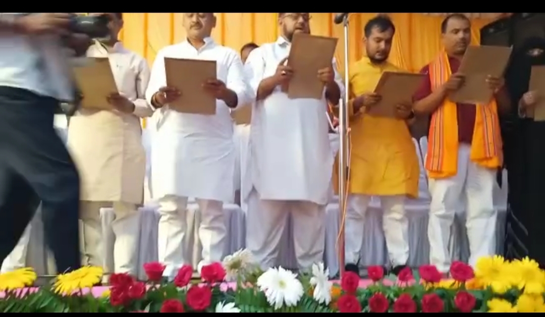 शहर के पं राम नरेश त्रिपाठी सभागार पहुंचे प्राविधिक शिक्षा/ जिले के प्रभारी मंत्री आशीष पटेल
