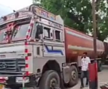 *कोचिंग से वापस लौटते समय टैंकर ट्रक की चपेट में आ जाने से छात्र की दर्दनाक मौत*