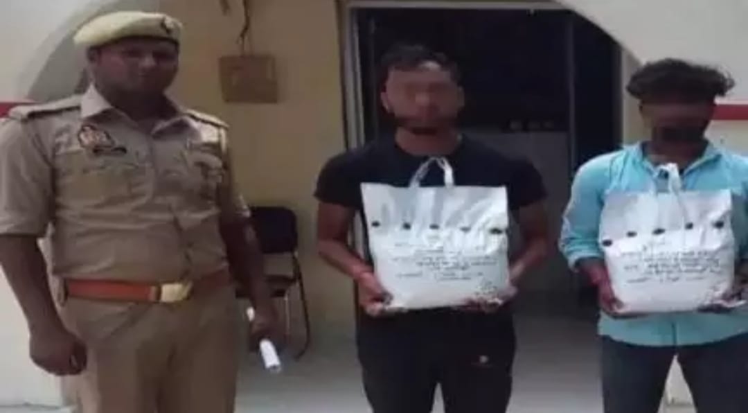 पुलिस ने ढाई किलो गांजा के साथ दो तस्कर को किया गिरफ्तार :-