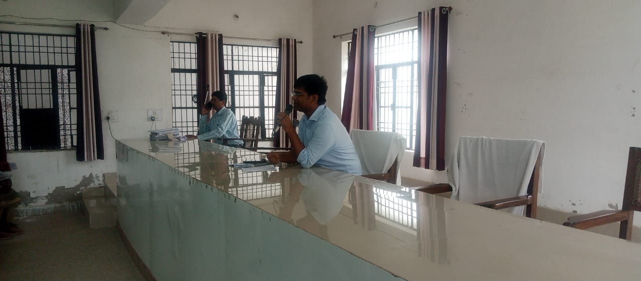*तहसील मैं उपजिलाधिकारी ने BLO को दी शिक्षा निर्वाचन की*