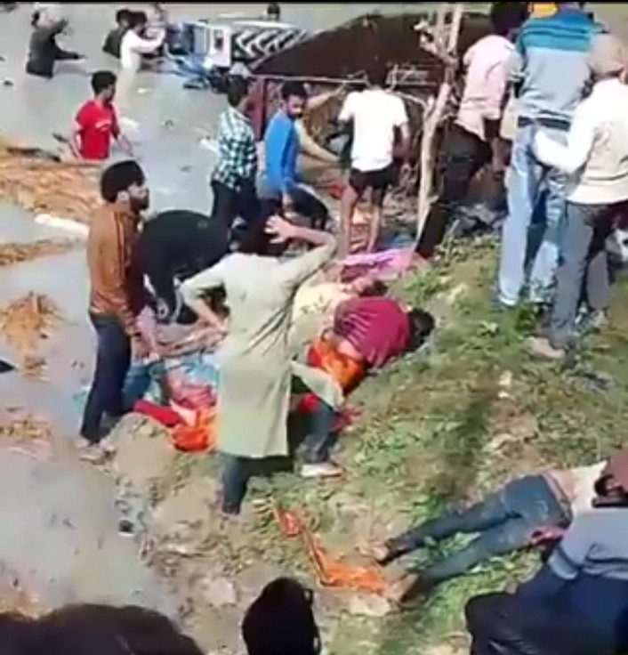 *कासगंज सड़क हादसे में मृतकों की संख्या बढ़कर हुई 22*