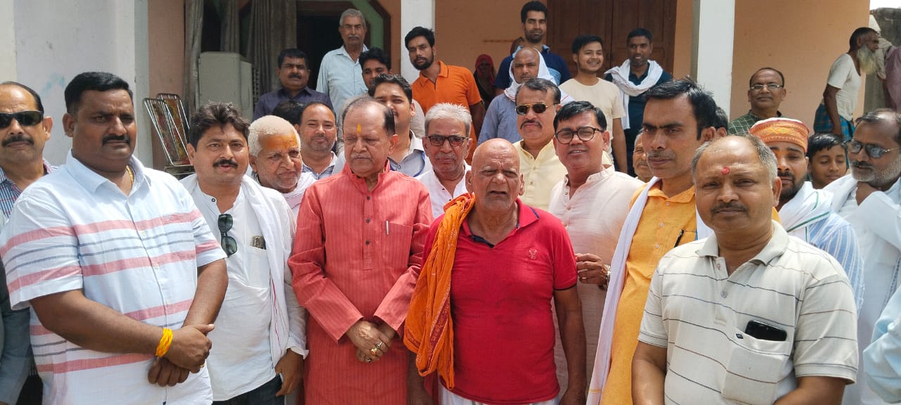*पूर्व कैबिनेट मंत्री राजेंद्र प्रताप सिंह का  नगर पंचायत ढकवा के देवरखा में कपूर बंधुओं द्वारा किया गया भव्य स्वागत*