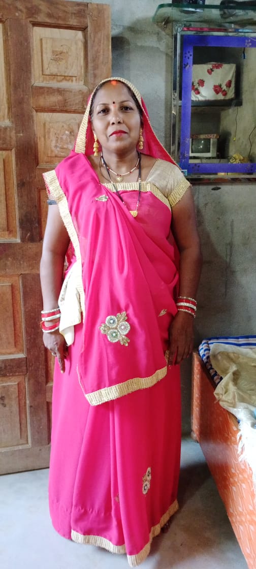 नाम अनीता विश्वकर्मा उम्र 45 वर्ष