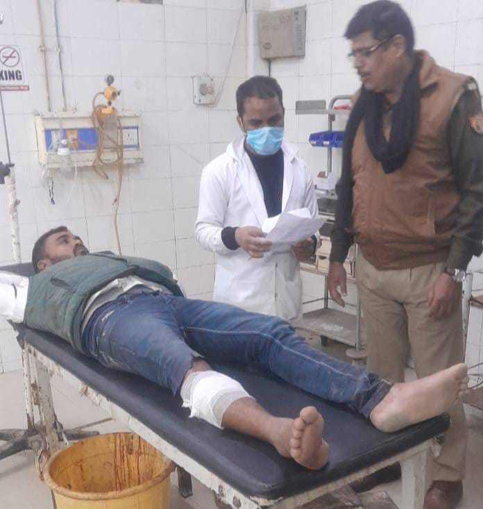 *पशु तस्कर व गैंगस्टर एक्ट में वांछित अपराधी नीरज गौड़ पुलिस मुठभेड़ में हुआ घायल*