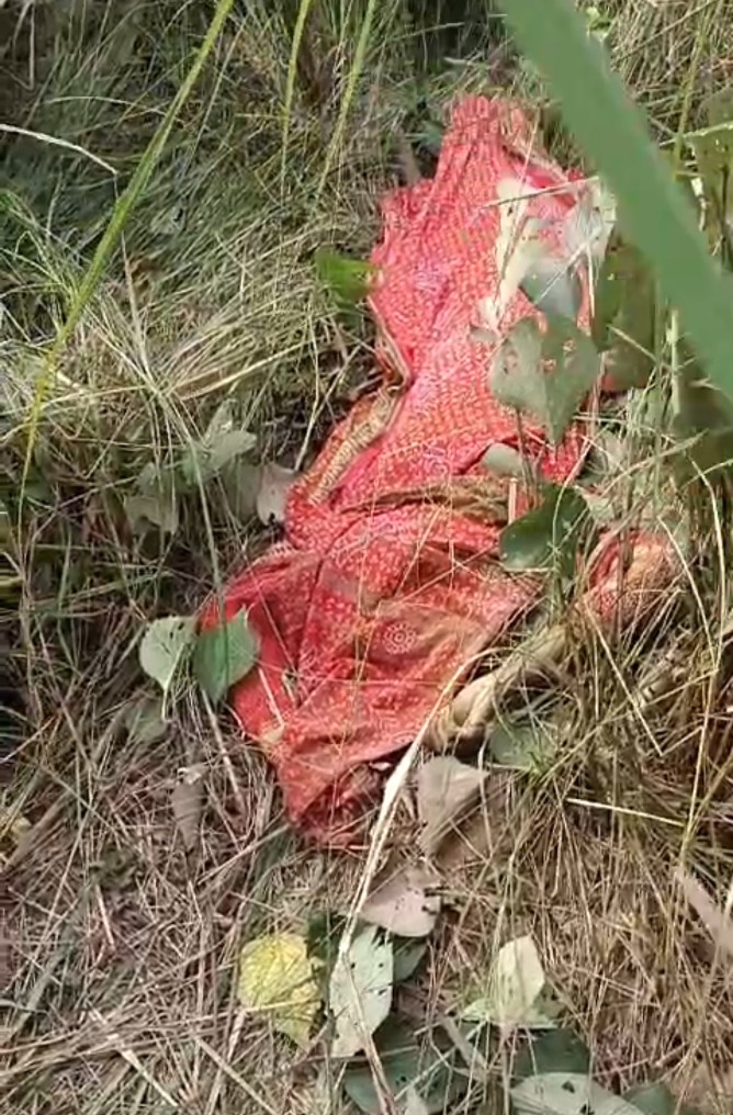 *जंगल में लकड़ी काटने गई महिला की बदमाशों ने गला रेतकर की हत्या*