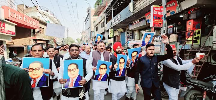 सपा के राष्ट्रीय प्रवक्ता अनूप संडा का बयान-अमित शाह द्वारा बाबा साहब को लेकर जो टिप्पडी की गई है उससे देश PDA समाज आक्रोशित