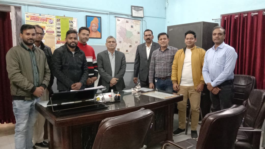 *सुल्तानपुर/युवा एंटी करप्शन ऑर्गेनाइजेशन के पदाधिकारियों ने सुल्तानपुर के मुख्य चिकित्सा अधिकारी से की मुलाकात*
