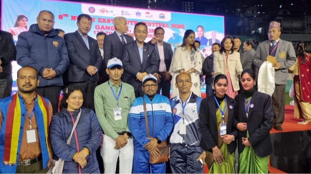 *पूर्वोत्तर युवा महोत्सव में बदलापुर के बच्चों से मिले सिक्किम के मुख्यमंत्री*