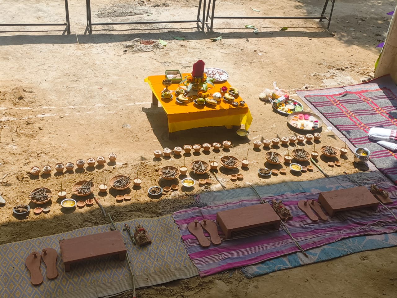 *श्री शिव संस्कृत माध्यमिक विद्यालय बटेश्वर नाथ बरई पार में प्रधानाचार्य मार्कंडेय पांडे के नेतृत्व में पांच बच्चों का सामूहिक यज्ञोपवीत संस्कार कराया गया* 