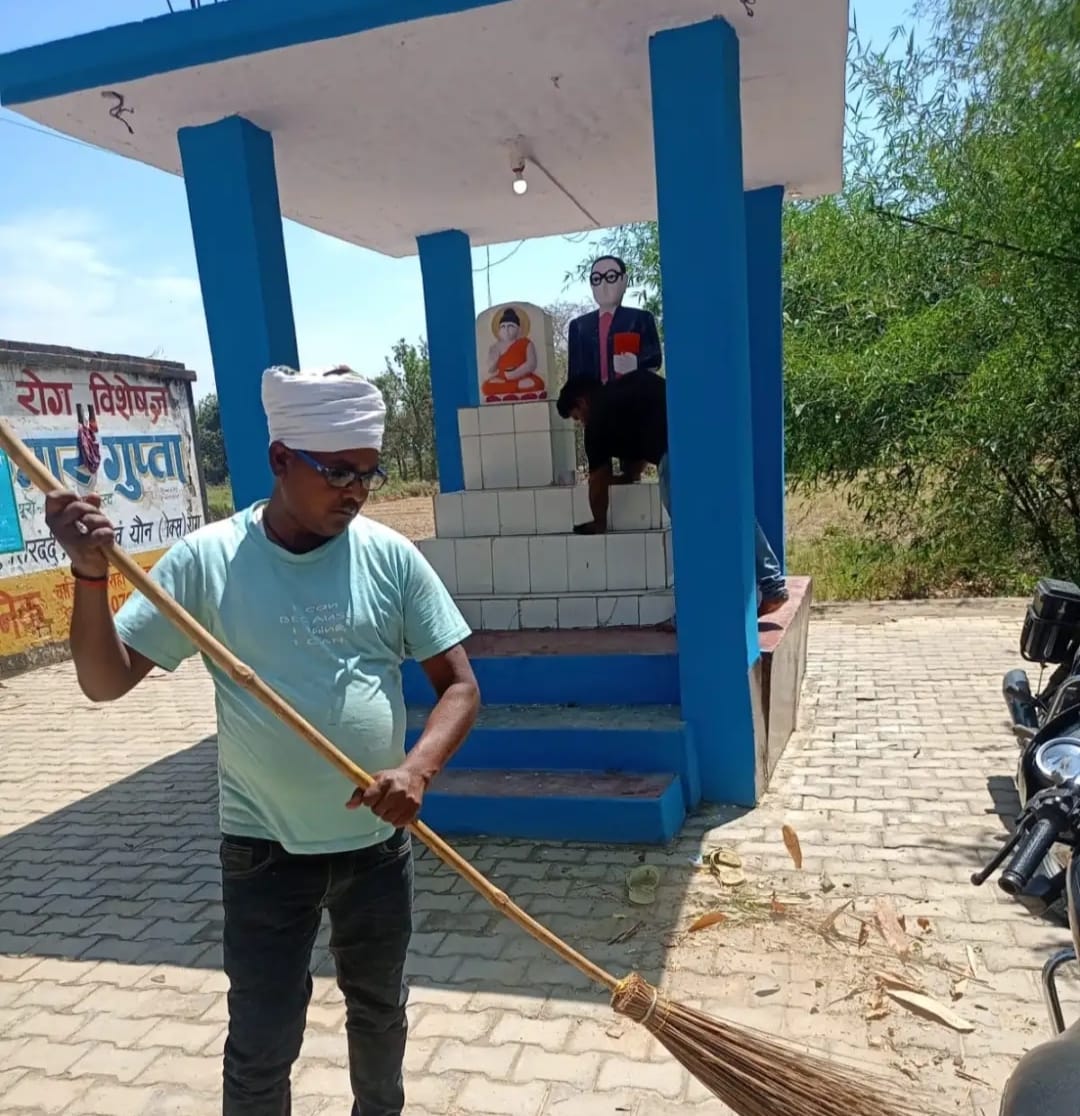 *डॉ भीमराव अंबेडकर के जन्म दिवस को राजकीय सम्मान के साथ धूमधाम से मनाएं, एवं आदर्शों का अनुसरण करते हुए उनके नैतिक मूल्यों को आत्मसात करें : जिलाधिकारी*
