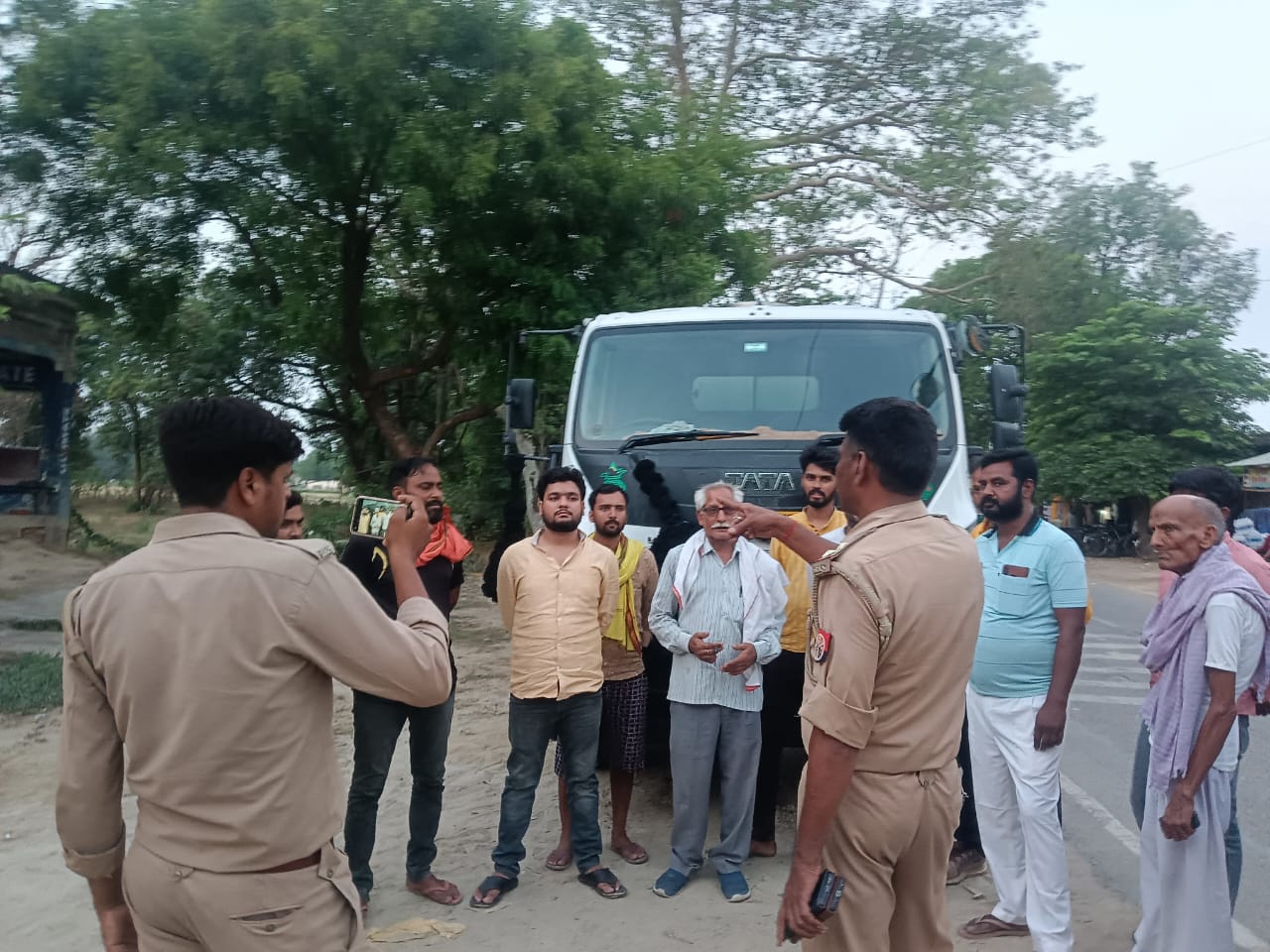 *प्रतापगढ़ थाना क्षेत्र आसपुर देवसरा नचरौला गांव में गाड़ी के पास को लेकर हुए विवाद में हुई मारपीट दो घायल*