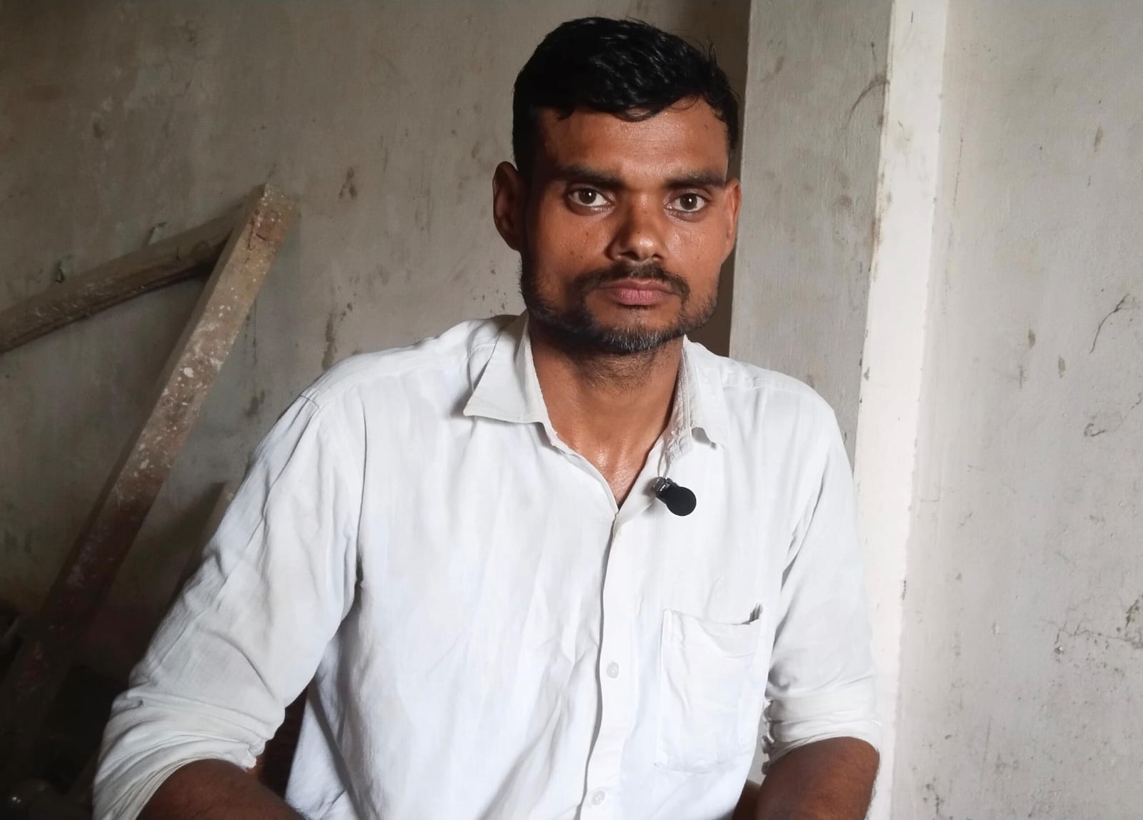 *प्रतापगढ़/ नगर पंचायत ढकवा छतौना अपनी ही जमीन में छप्पर नहीं रख पा रहा किसान थाने पर लगाई न्याय की गुहार*