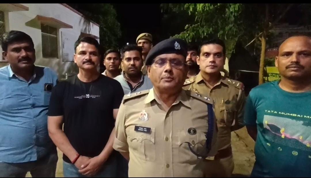 प्रतापगढ़  पुलिस  और  बकरी चोर  के बीच हुई मुठभेड़ एक के पैर में लगी गोली और साथी भी हुआ गिरफ्तार