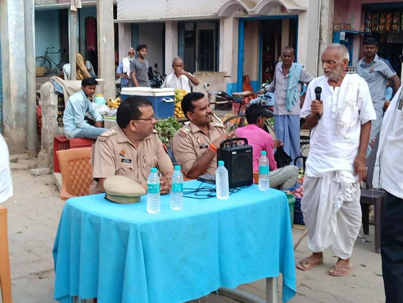 *सिगरामऊ क्षेत्र के मेढा ग्राम पंचायत में जन समस्याओं की सुनवाई व समाधान हेतु खुटहन पुलिस द्वारा किया गया जन चौपाल का आयोजन*
