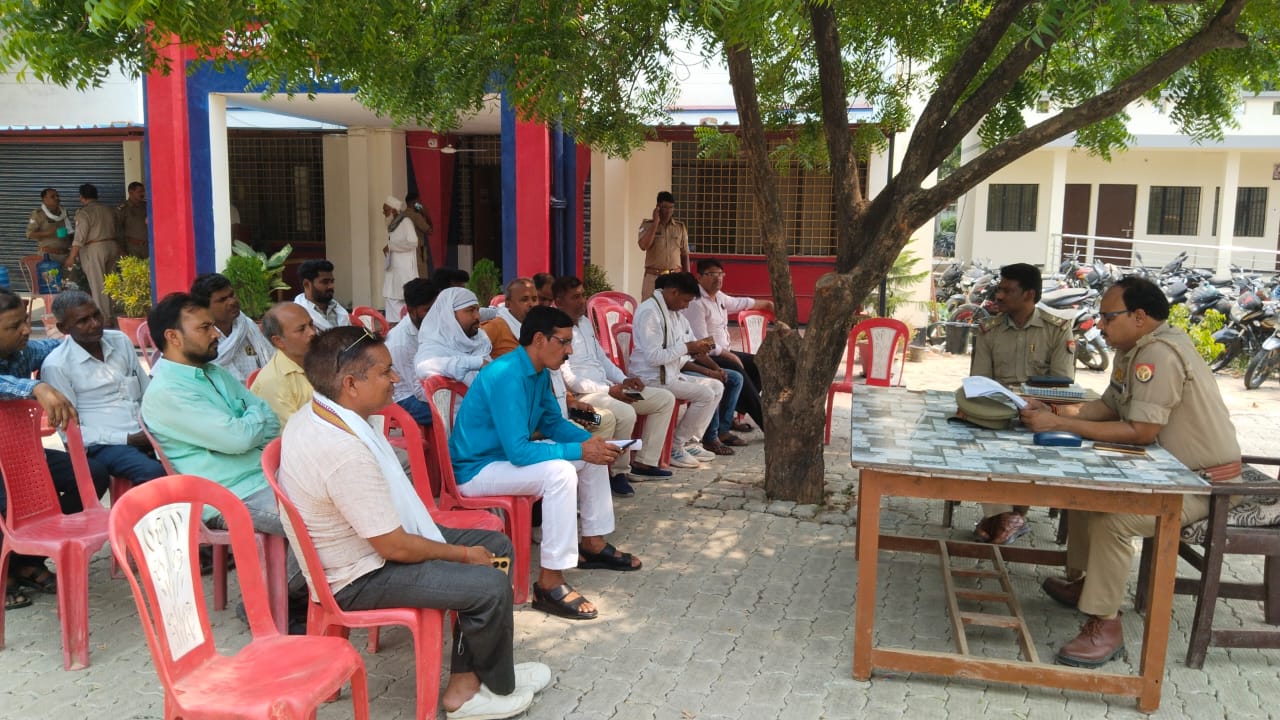 *प्रतापगढ़ / थानाध्यक्ष धीरेंद्र ठाकुर के नेतृत्व में थाना आसपुर देवसरा परिसर में की गई पीस कमेटी की बैठक*