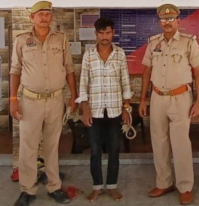 *थाना बदलापुर पुलिस टीम द्वारा 1 वांछित अभियुक्त को किया गया गिरफ्तार*