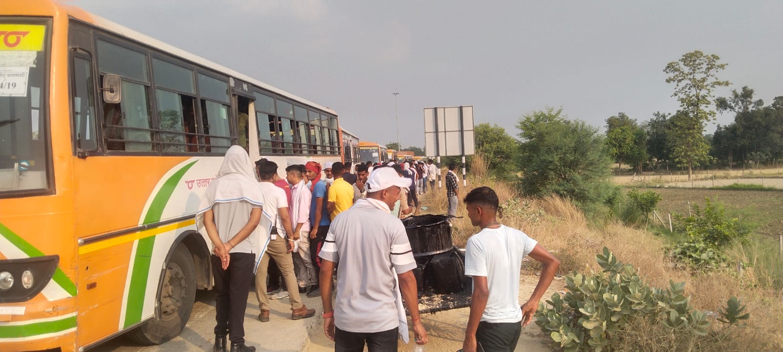 *प्रतापगढ़/थाना क्षेत्र आसपुर देवसरा के अंतर्गत दो रोडवेज बस आपस में टकराई पुलिस का नियुक्ति पत्र लेने जा रहे 6 अभ्यर्थी घायल*
