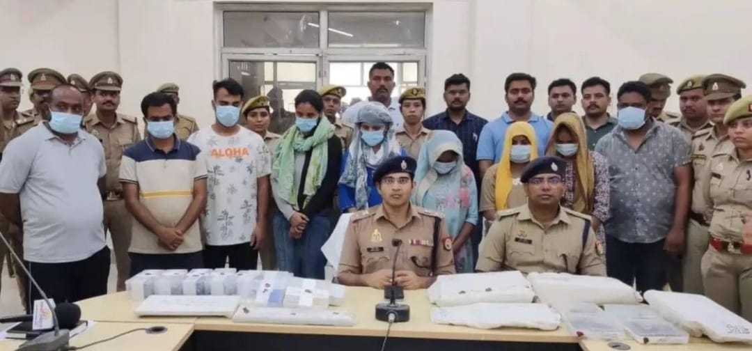 *लखनऊ में फर्जी कॉल सेंटर का खुलासा, एयरलाइंस में नौकरी का झांसा देकर करते थे ठगी, 9 गिरफ्तार*