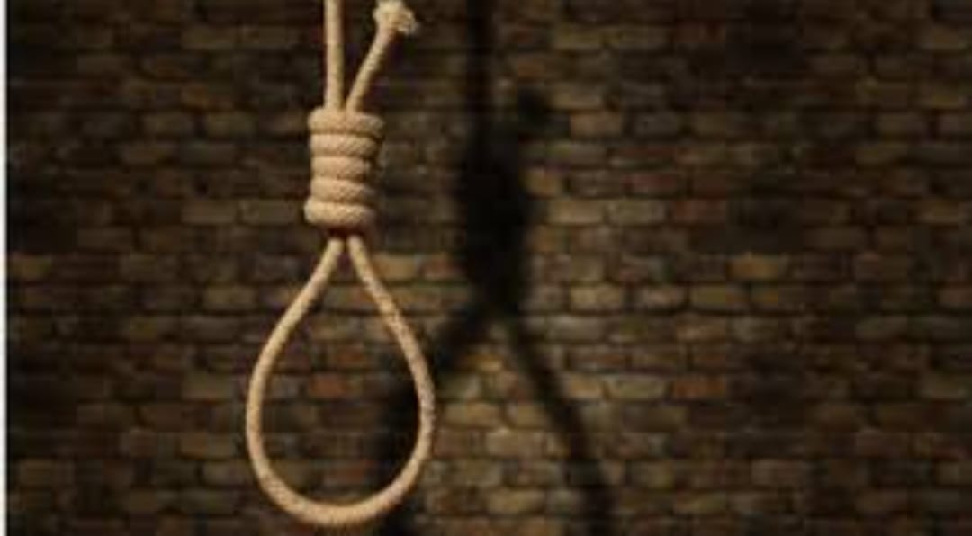 *निर्माणाधीन मकान की बीम से रस्सी के सहारे लटकता मिला राज मिस्त्री का शव*