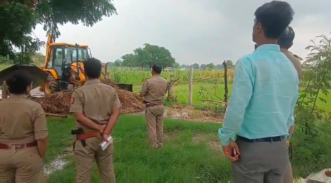 *प्रतापगढ़ थाना क्षेत्र आसपुर देवसरा गांव में बंद रास्ते को पट्टी तहसील प्रशासन ने कराया खाली*