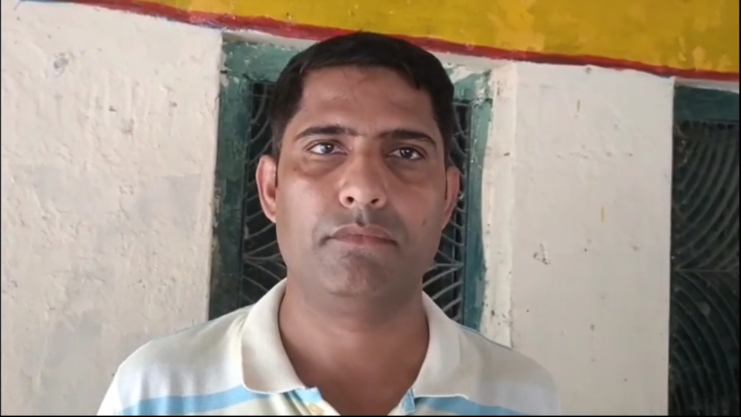 *पत्नी से प्रताड़ित शिक्षक एसपी प्रतापगढ़ को प्रार्थना पत्र देकर न्याय के लिए की फरियाद* 