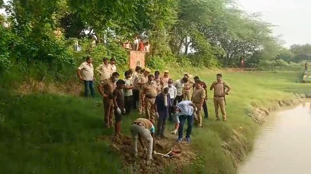 *पीथापुर से गायब किशोरी का घर से 200 मीटर दूर तालाब के किनारे दफनाया मिला शव पुलिस ने भेजा पोस्टमार्टम को*   