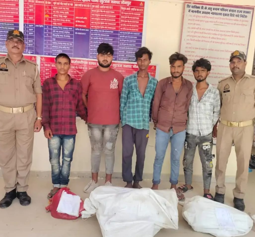 *खुटहन पुलिस को मिली बड़ी सफलता पांच शातिर चोर गिरफ्तार* 