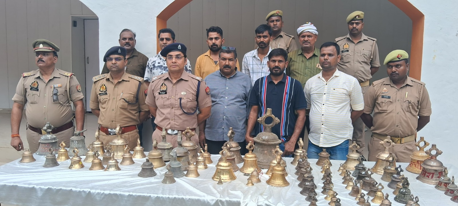 *थाना सुजानगंज, एसओजी टीम, थाना तेजीबाजार व थाना खुटहन की संयुक्त पुलिस टीम के साथ हुई पुलिस मुठभेड़ में एक शातिर बदमाश के पैर में लगी गोली* 