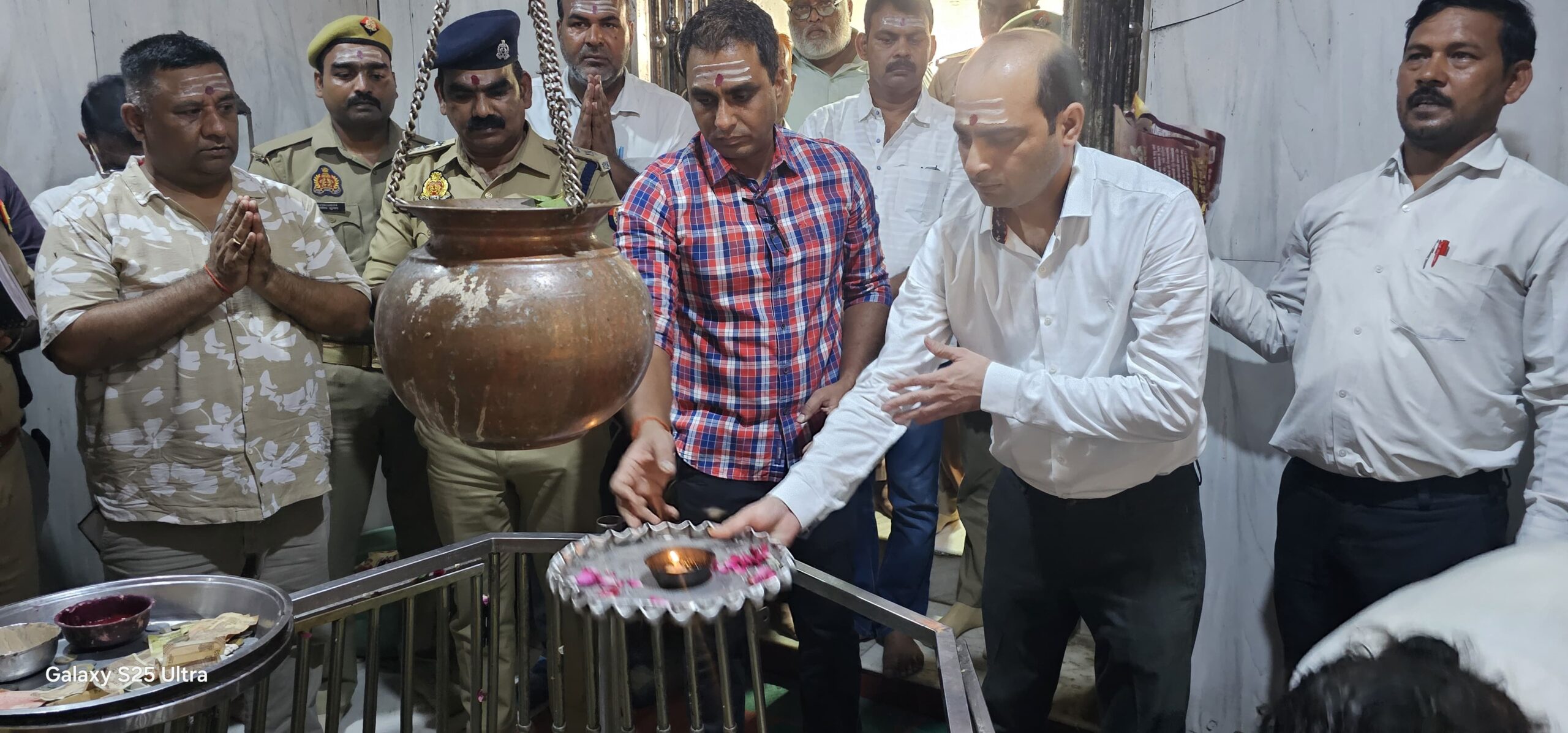 *प्रतापगढ़ डीएम एवं एसपी ने श्रावण मास के दृष्टिगत बाबा बेलखरनाथधाम का किया निरीक्षण*