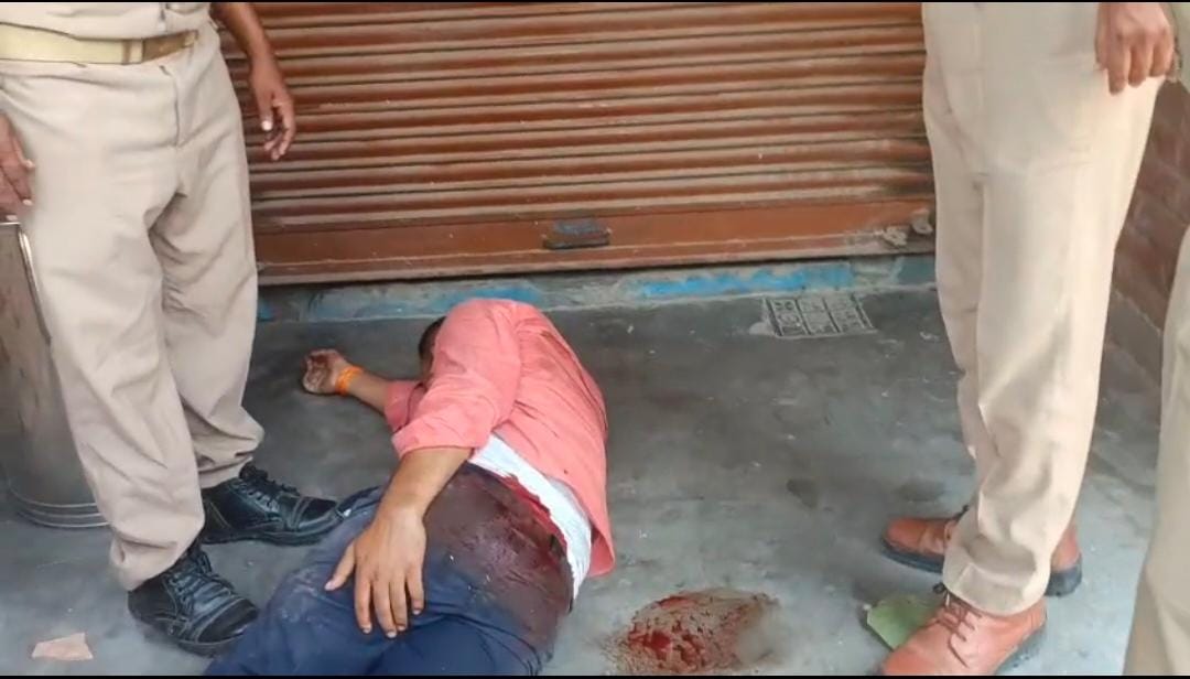 *प्रतापगढ़ पट्टी रजिस्ट्री कार्यालय पर बैनामे लेने आए लोगों पर जमकर हुई फायरिंग दो घायल*