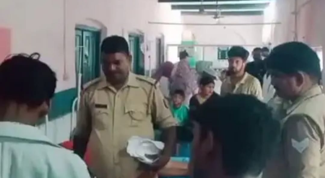 *आमने-सामने हुई दो बाइकों की जोरदार टक्कर में, दो युवकों की मौत, दो की हालत नाजुक*