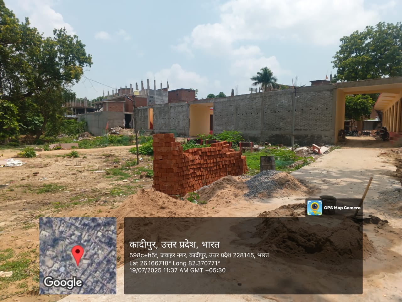 *पैतृक जमीन पर दबंगों द्वारा किया जा रहा अबैध निर्माण*