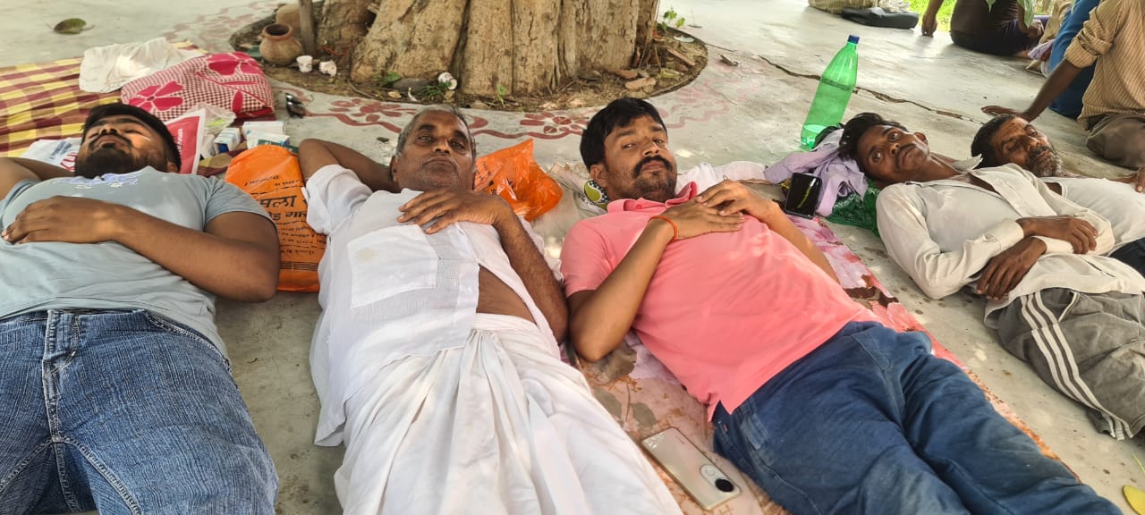 *”जय जवान जय किसान” के नारे की गूंज लम्भुआ में किसानों के समर्थन में सत्याग्रह पर उतरे प्रभात कुमार सिंह*