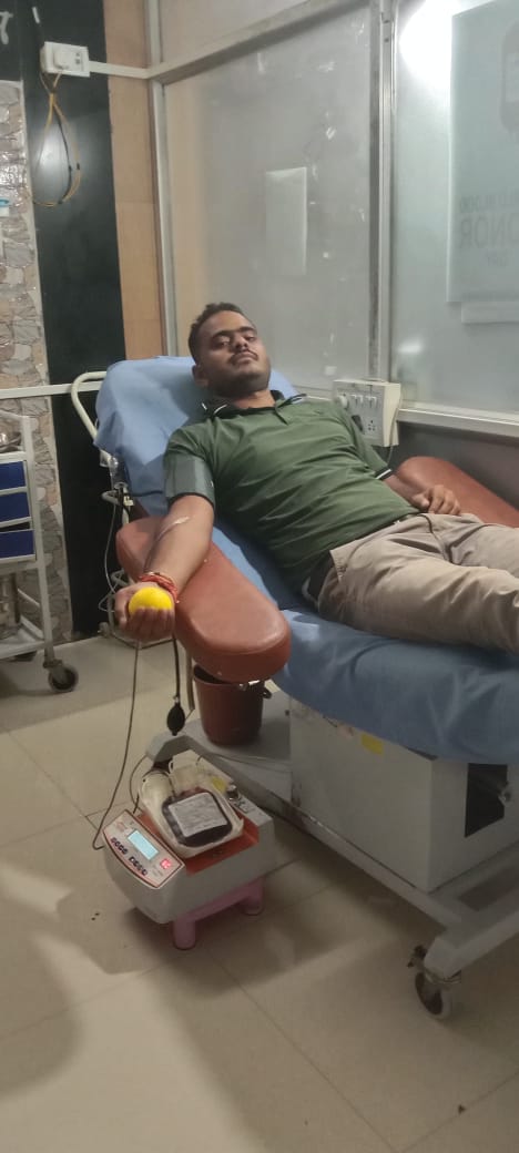 प्रतापगढ़ में मुस्लिम समुदाय की बिटिया के लिए रक्तदान करने पहुंचे युवा एंटी करप्शन ऑर्गेनाइजेशन के पदाधिकारी