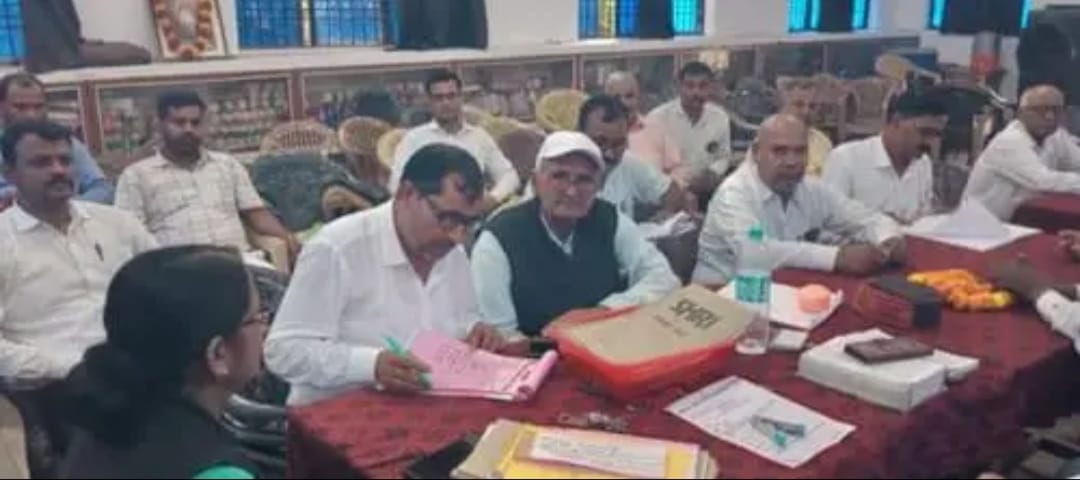 तहसील अधिवक्ता संघ चुनाव के दावेदारों ने किया नामांकन