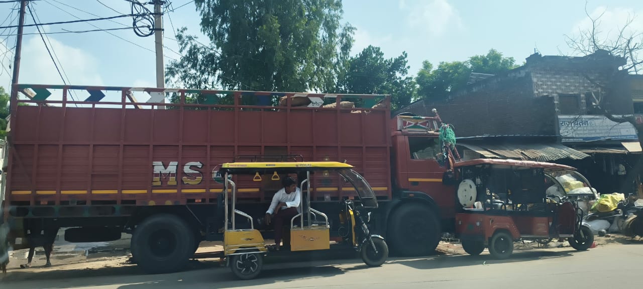 लम्भुआ नगर पंचायत में जाम लगने का बड़ा कारण खुद नगर पंचायत अधिकारी है