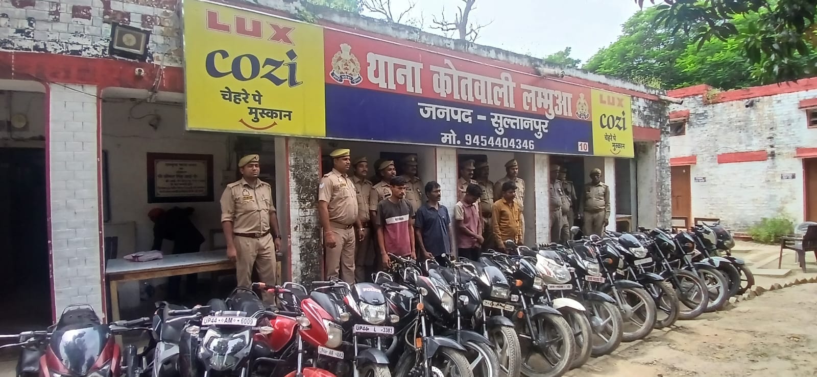 लम्भुआ पुलिस की बड़ी सफलता, 16 चोरी की मोटरसाइकिल संग चार शातिर चोर गिरफ्तार