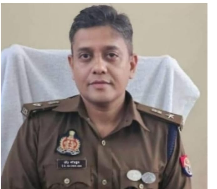 जौनपुर: रात्रि निरीक्षण में चौकी इंचार्ज लापरवाही करते मिले, एसपी ने लाइन हाजिर किया