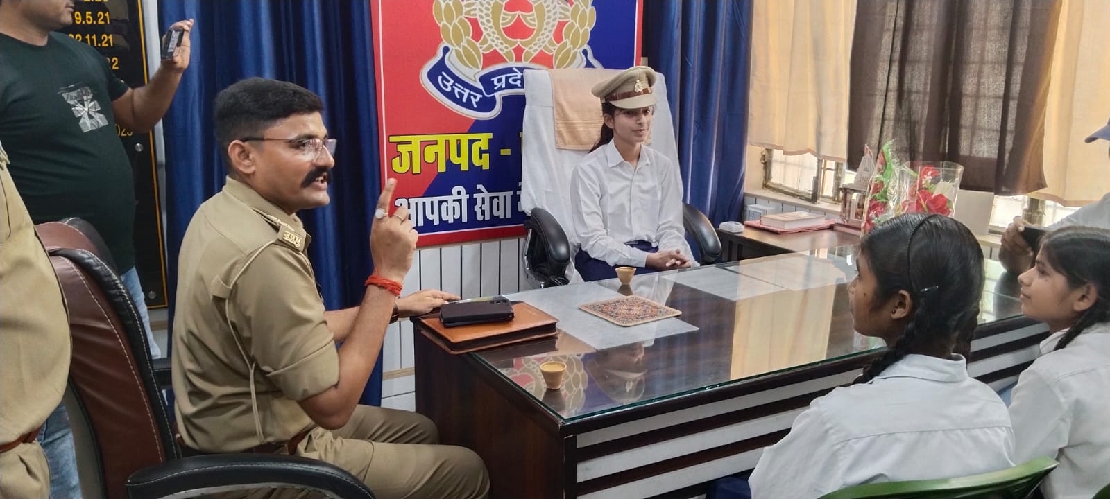 प्रतापगढ़ में मिशन शक्ति के अंतर्गत जोया यादव एक दिन के लिए बनी थानाध्यक्ष आसपुर देवसरा