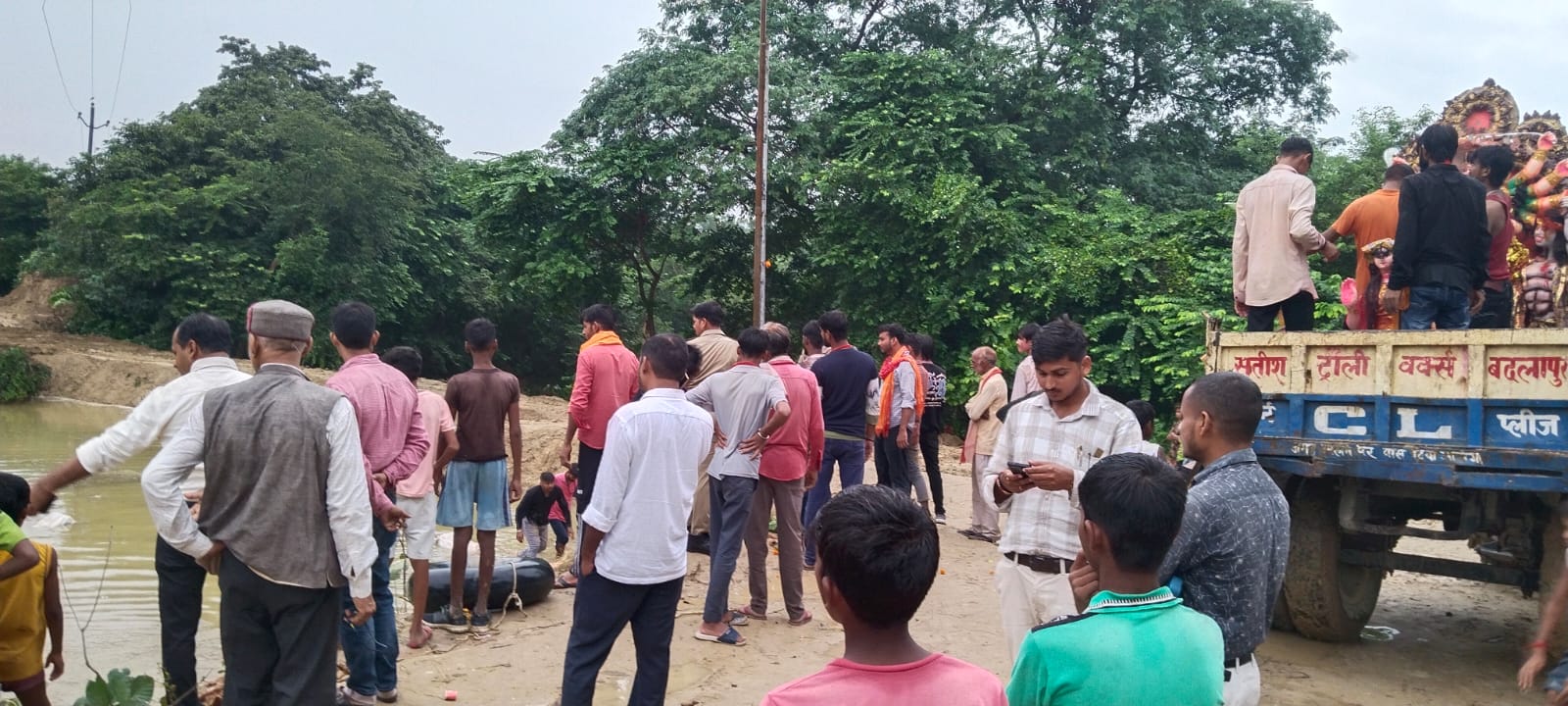 प्रतापगढ़ नगर पंचायत ढकवा इब्राहिमपुर घाट पर मूर्ति विसर्जन के लिए चाक-चौबंद व्यवस्था