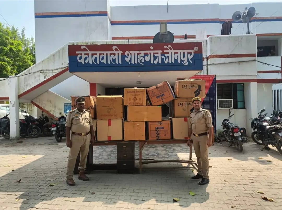 पुलिस जांच के दौरान 12 पेटी अवैध पटाखा बरामद ,मालिक फरार