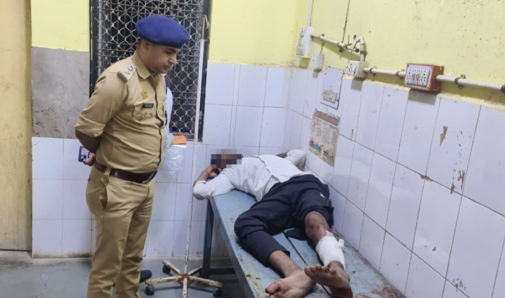 प्रतापगढ़ थाना क्षेत्र देल्हूपुर के अंतर्गत बदमाश और पुलिस के बीच हुई मुठभेड़ दो अभियुक्त गिरफ्तार