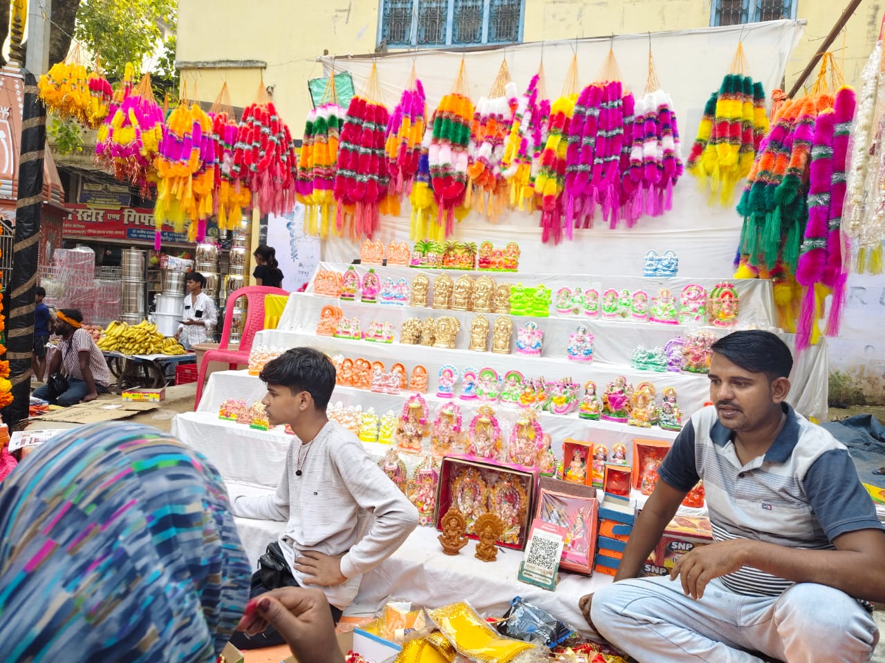 दीपावली की मची धूम, नगर पंचायत कोइरीपुर में दिखा रौनक