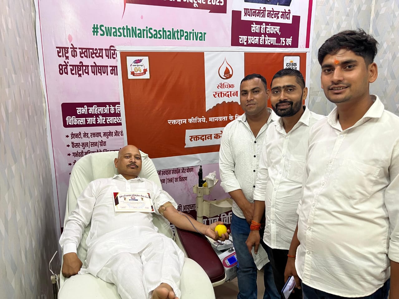 सुल्तानपुर जिला अस्पताल में युवा एंटी करप्शन ऑर्गेनाइजेशन टीम ने किया रक्तदान, कार्यकर्ताओं में दिखा उत्साह