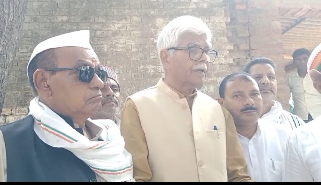 मृतक दलित राजकुमार के घर पहुंचा कांग्रेस प्रतिनिधि मण्डल न्याय का दिलाया भरोसा